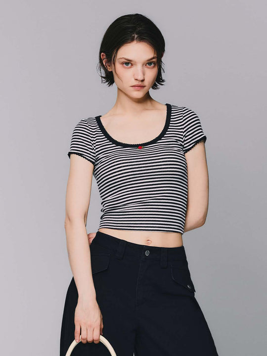 T-shirt a righe con maniche corte, scollo rotondo e vestibilità aderente
