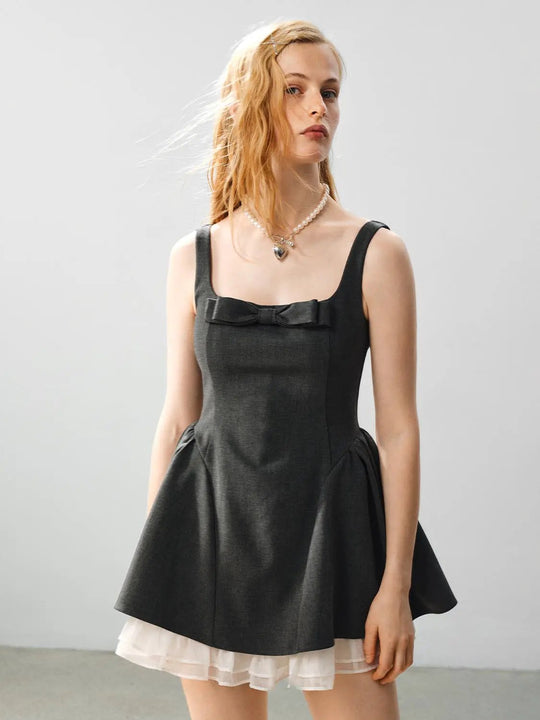 Ärmelloses A-Linien-Minikleid mit Schleife, Rüschenabschluss und quadratischem Ausschnitt
