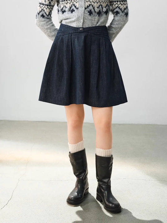 Gefalteter Jeans-Minirock aus Baumwollmischung mit Wickeldetail und hoher Taille