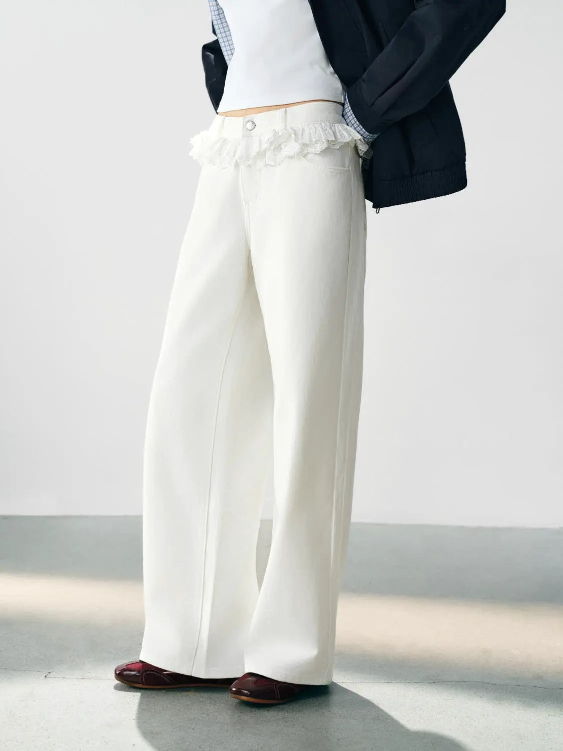 Casual trousers in white with lace-trim waist, wide-leg silhouette