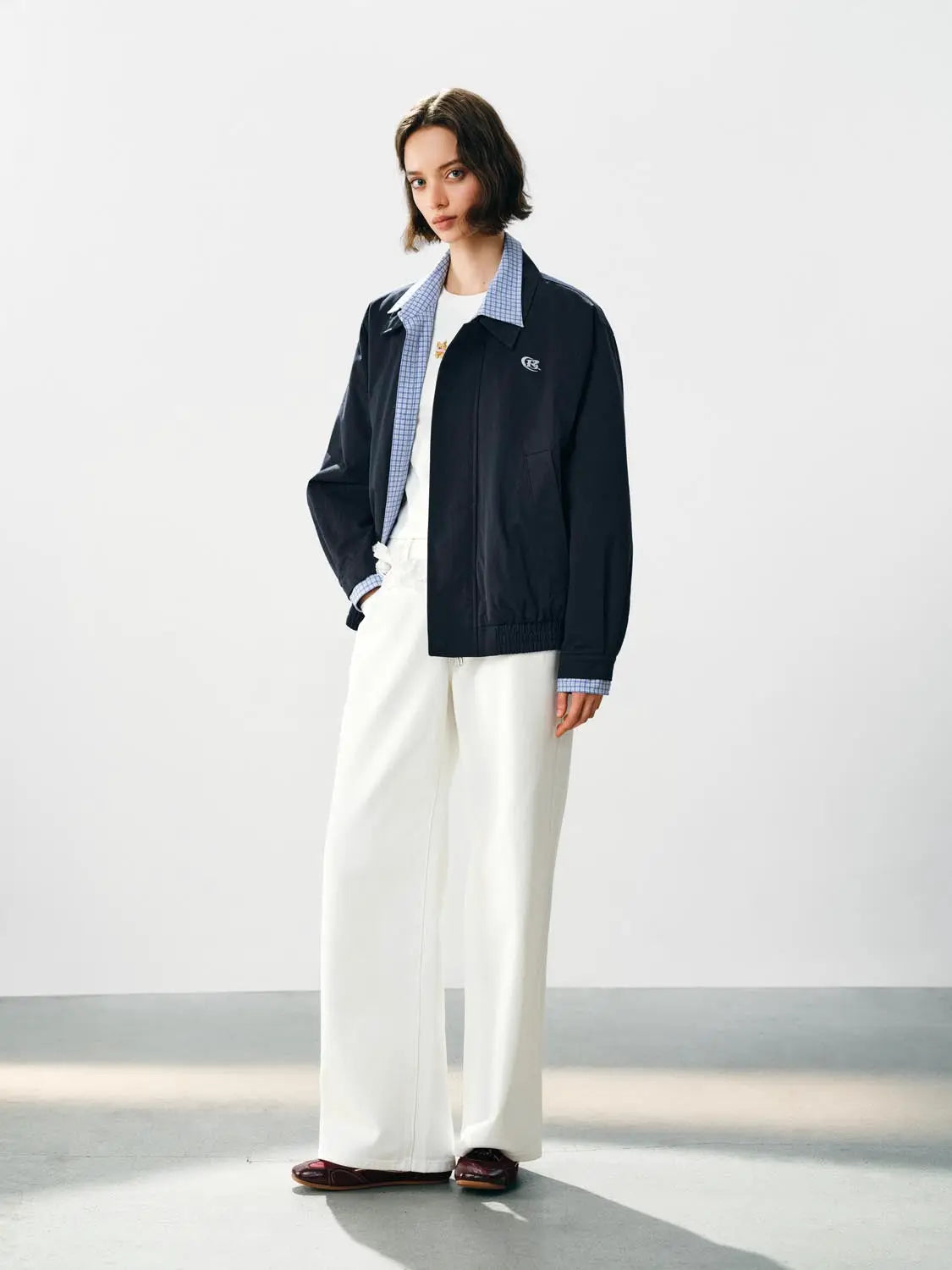 Casual trousers in white wide-leg fit, Urban Revivo Fashion.