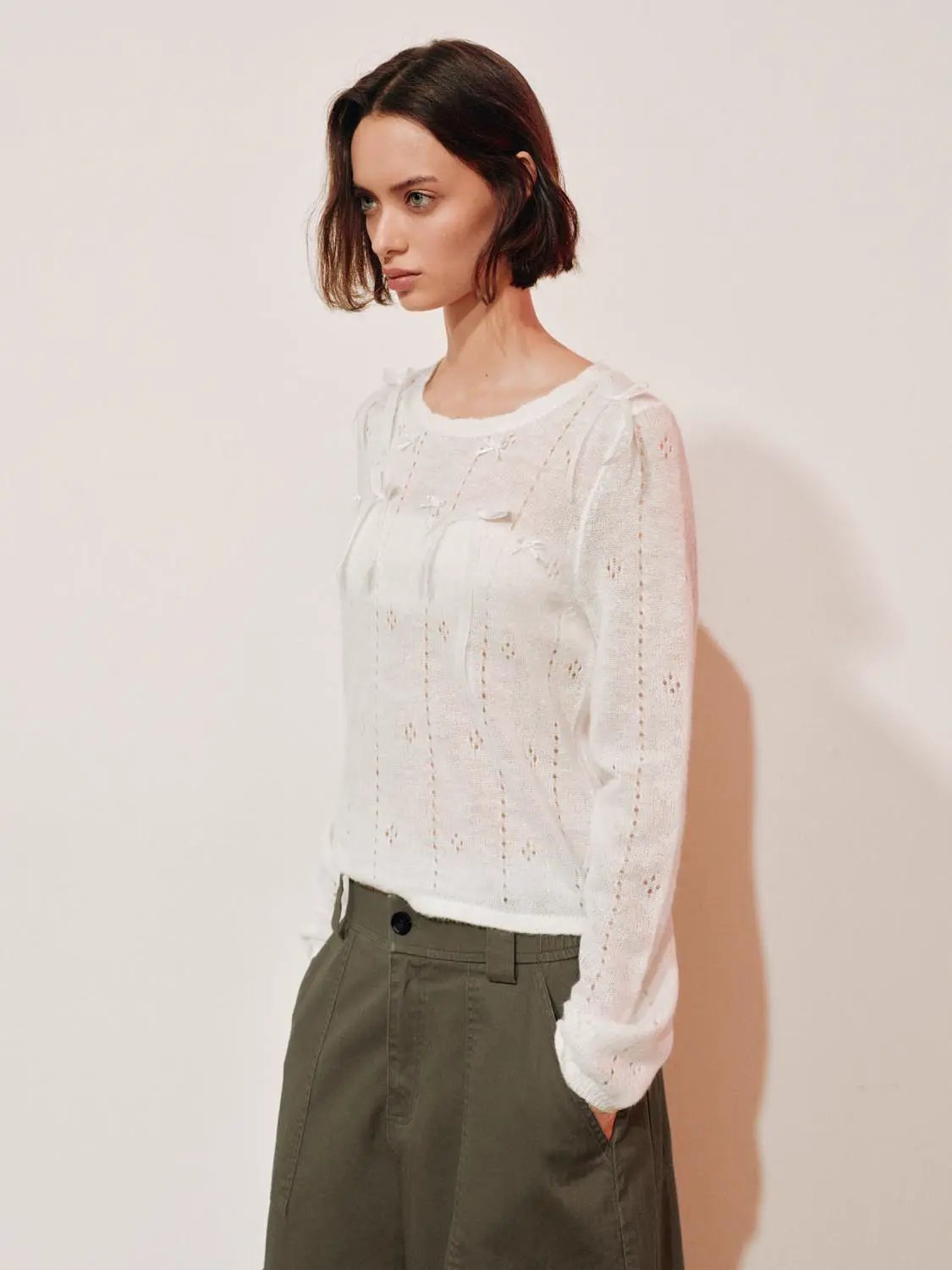 Bow-detail textured crew-neck long-sleeve white knit sweater with bow accents