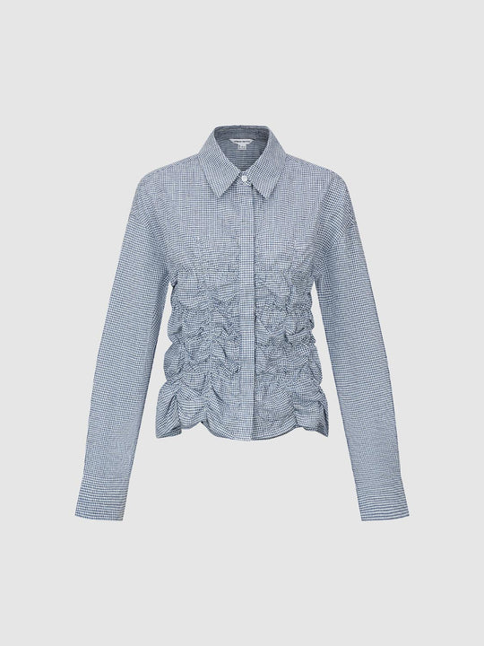 Überprüfen Sie geraffte gestufte Hemden