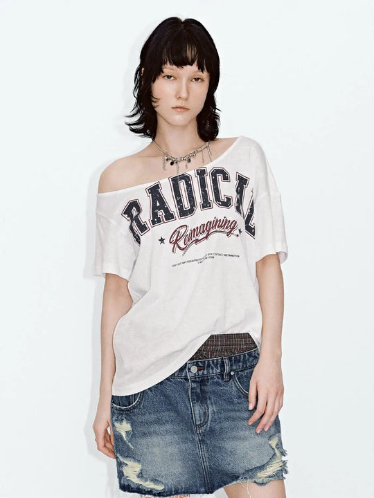 Ein-Schulter-Kontrast-Print-T-Shirts