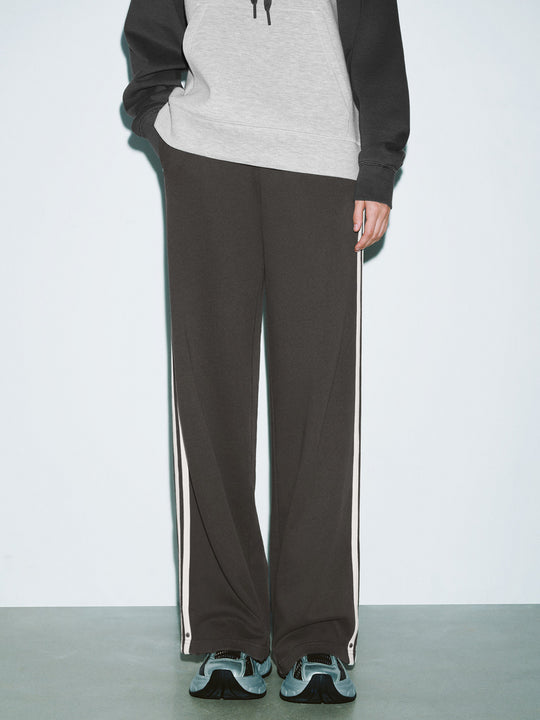 Gestreifte Hose mit weitem Bein