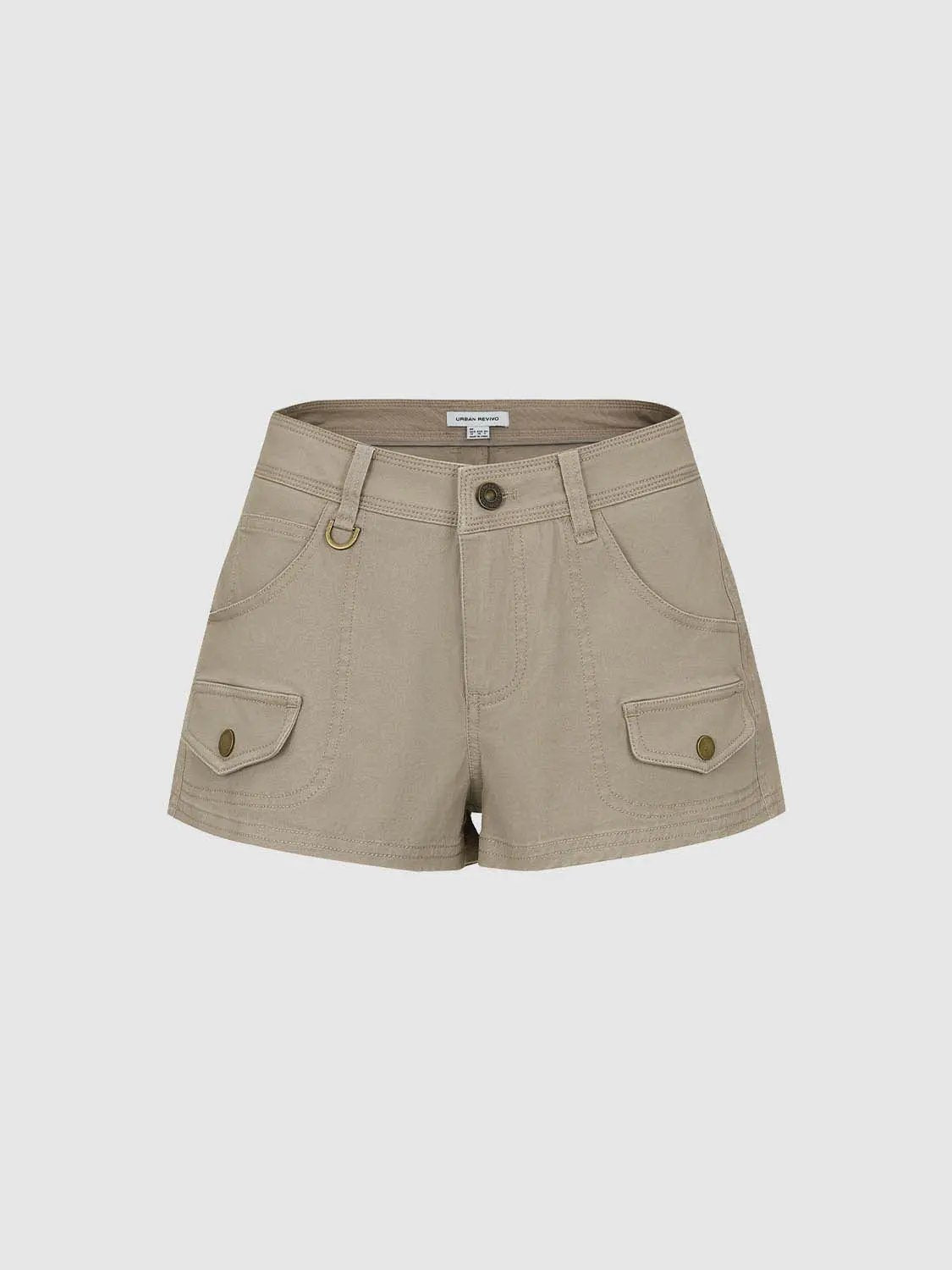 Cotton-stretch cargo shorts in beige with flap pockets, D-ring hardware and belt loops — Urban Revivo.