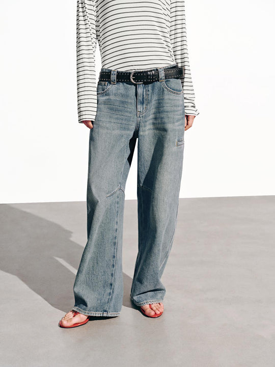 Locker sitzende Jeans mit Trompetenbein