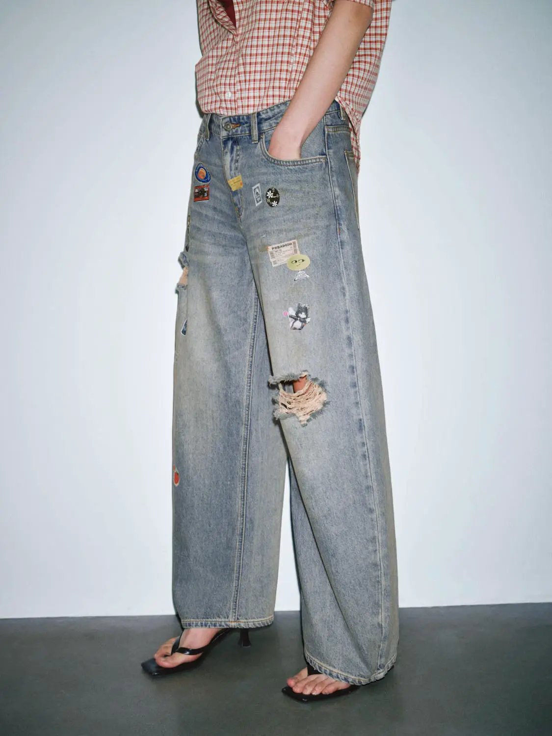 Patchwork Raw Detail Barrel Leg Jeans, light denim with patches and distressing, Urban Revivo Fashion