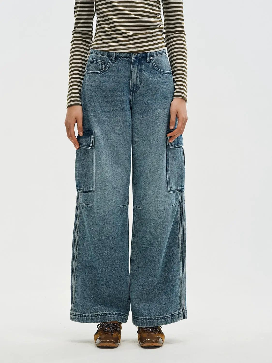 Jeans by Urban Revivo Fashion; blue denim, wide-leg with cargo pockets.