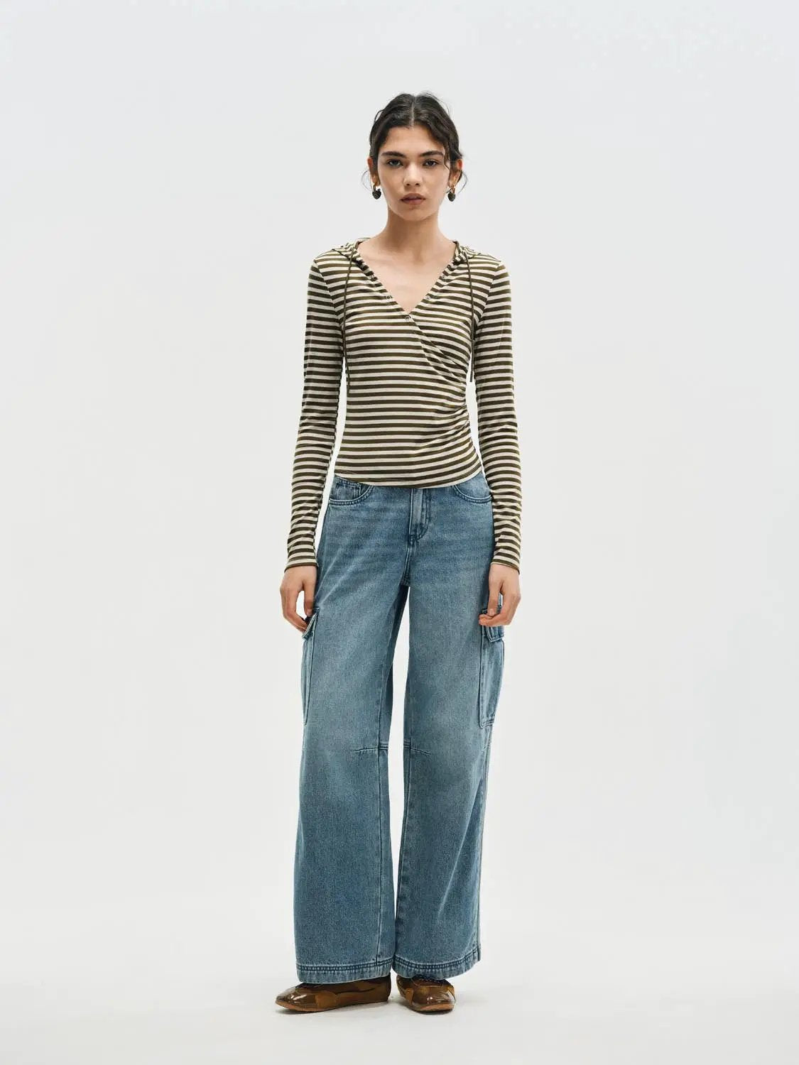 Jeans, mid-wash blue wide-leg denim with cargo pockets by Urban Revivo Fashion