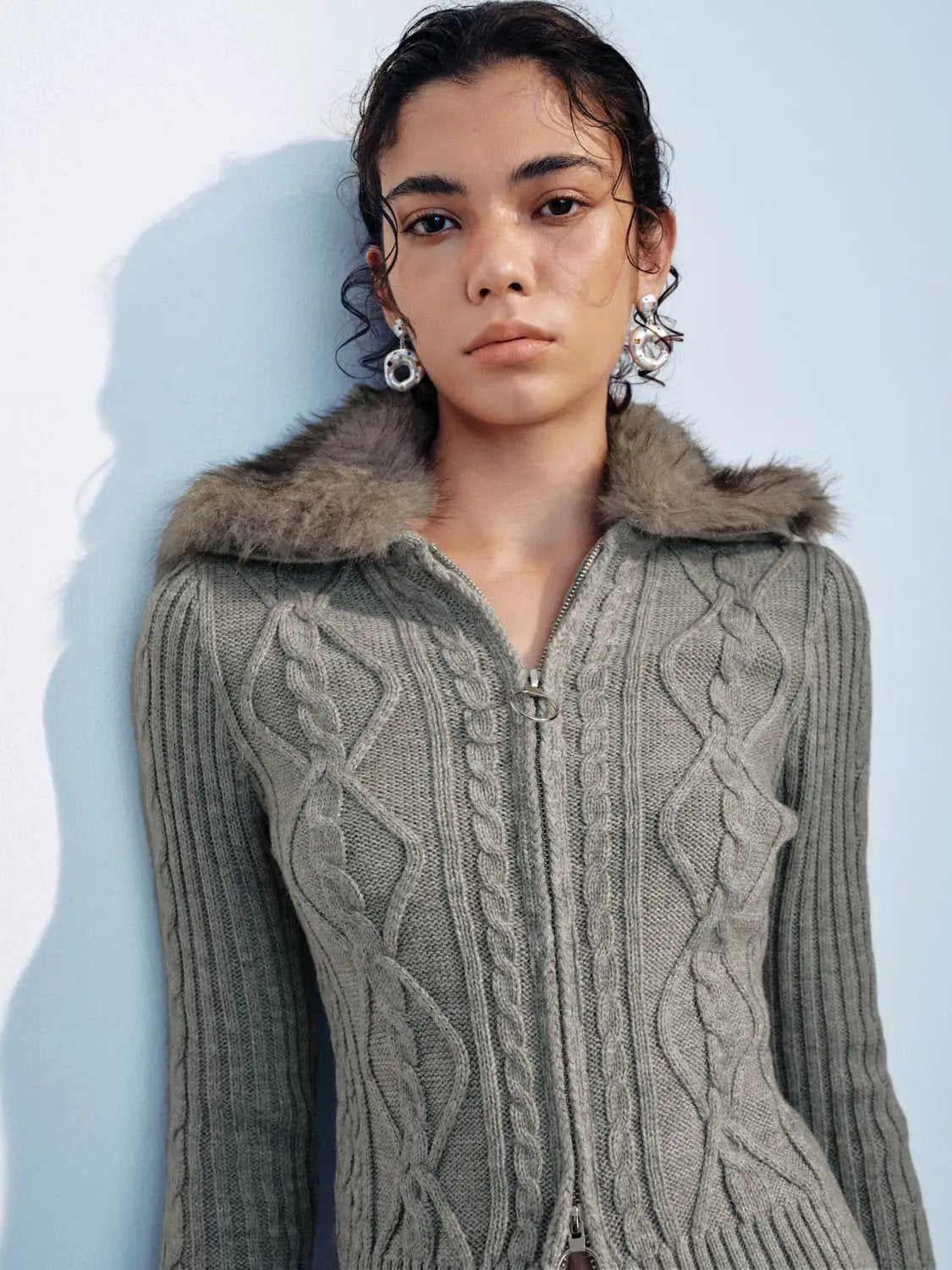 Knit cardigan in gray with fur-trimmed collar, Urban Revivo Fashion, cable-knit with zip front.