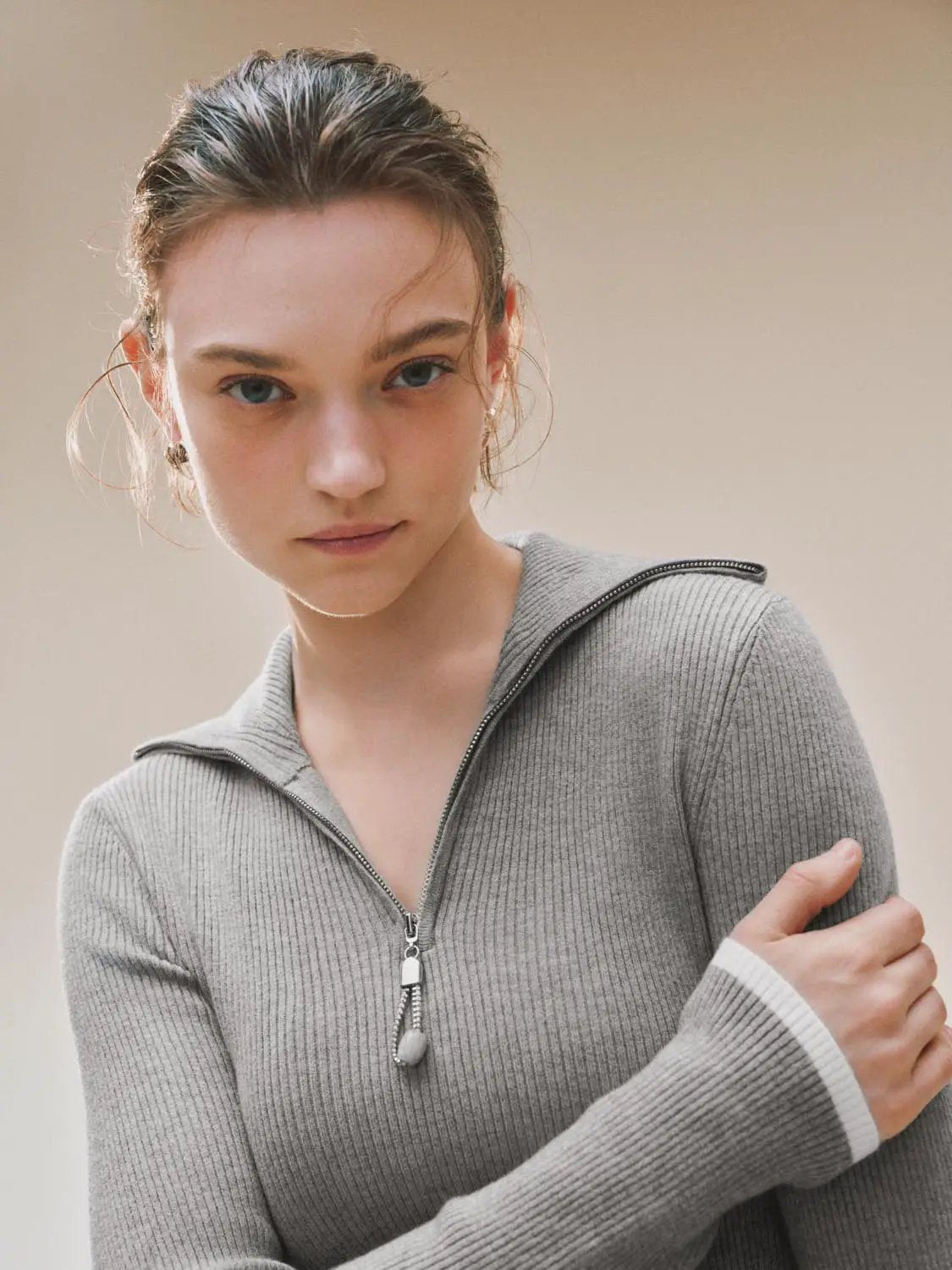 Knitted T-Shirts, gray ribbed knit with front zipper detail
