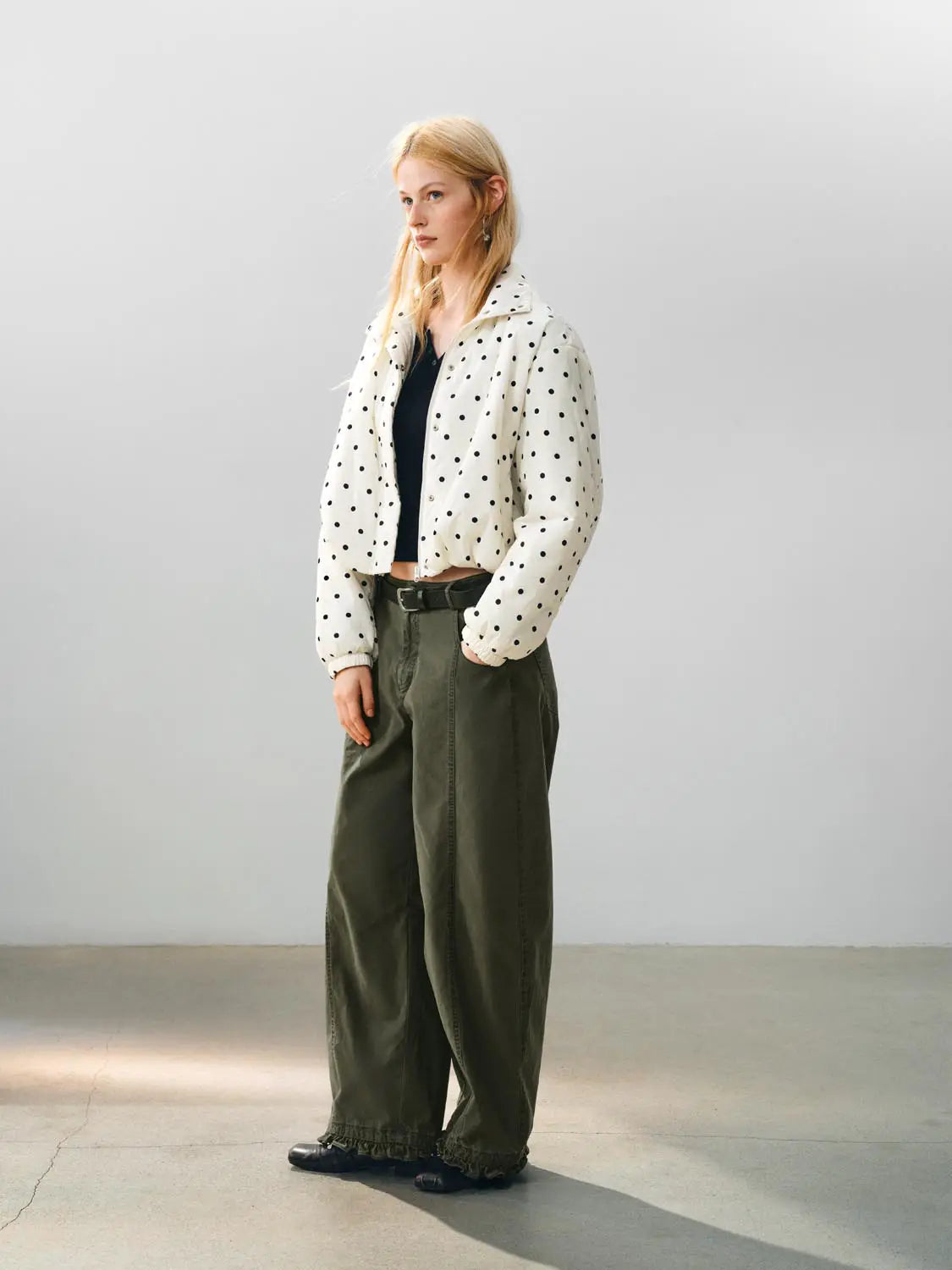 Padded jacket white with black polka dots, cropped fit