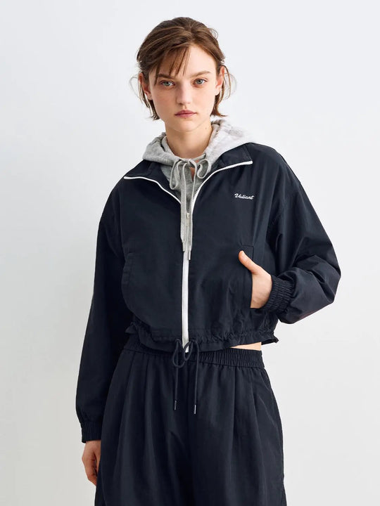 Giacca a maniche lunghe con zip frontale, coulisse sull’orlo e bordo elasticizzato