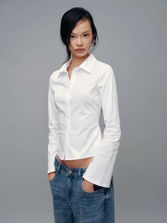 Camisas con mangas acampanadas, cintura entallada y fruncidas, cortas