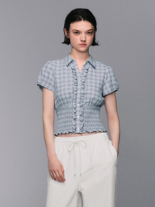 Blouse vichy à patte de boutonnage volantée et ourlet festonné