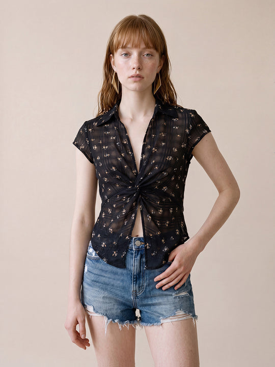 Blouse légère noire et transparente à motif floral, avec nœud torsadé