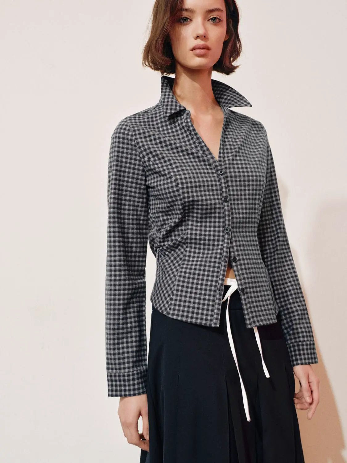 Button-front shirt in gray and black gingham with long sleeves and a wide collar, Urban Revivo Fashion.
