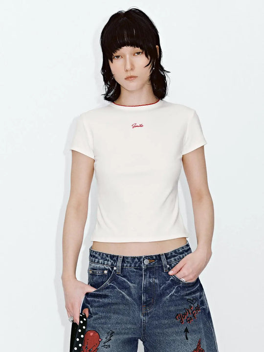 Skinny-Fit-T-Shirts mit kontrastfarbiger Stickerei und Besatz