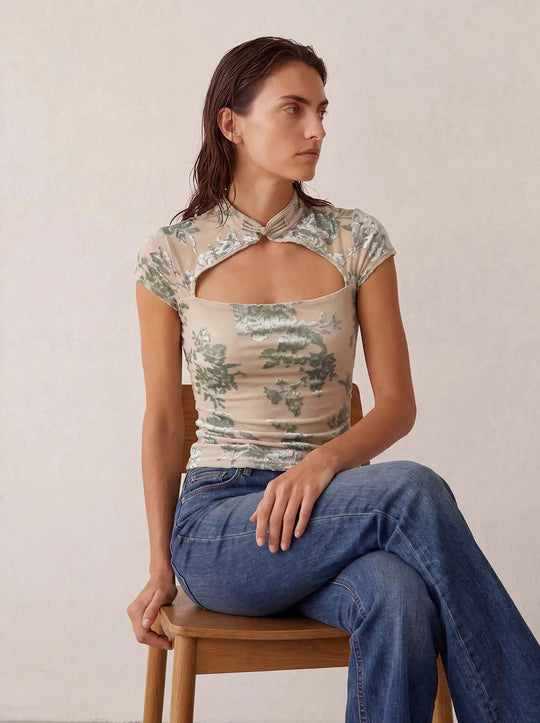 Kurzarm-T-Shirt mit Burnout-Blumenprint und Cut-outs