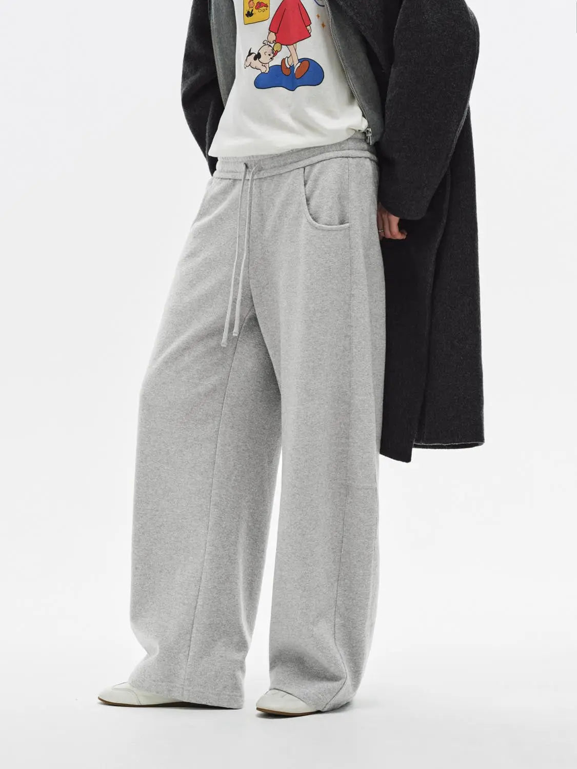 Barrel-leg pants in light grey with drawstring waist and front pocket, Urban Revivo Fashion.