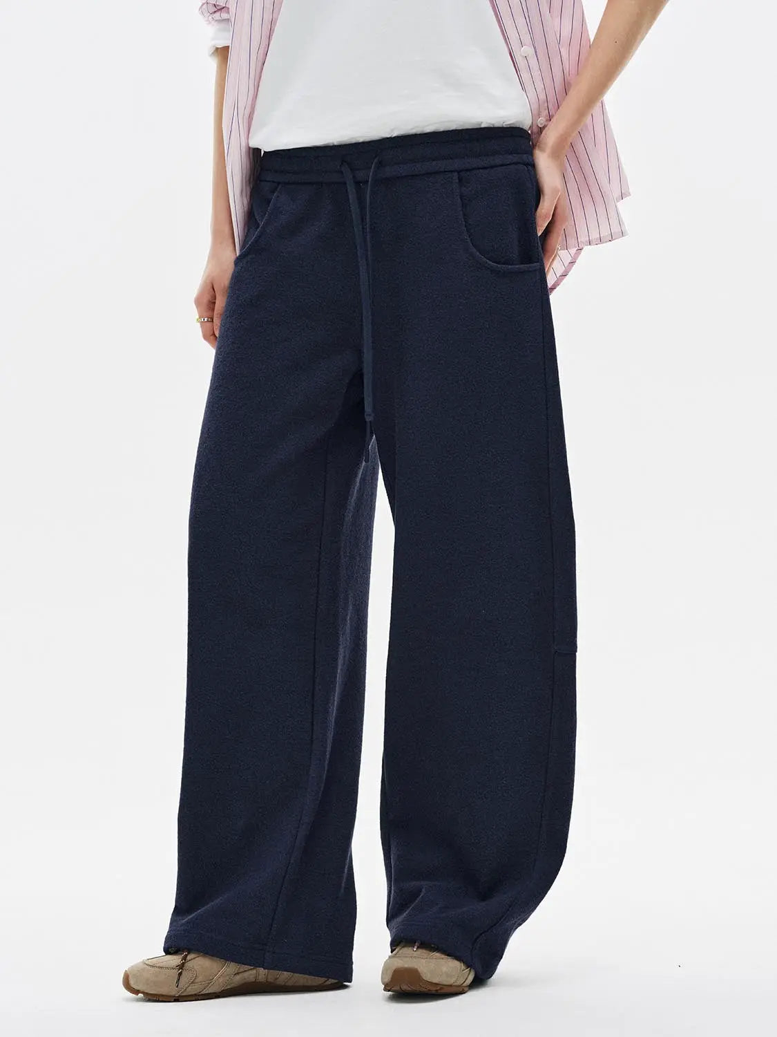 Barrel-leg pants in navy with drawstring waist and front pockets by Urban Revivo Fashion.
