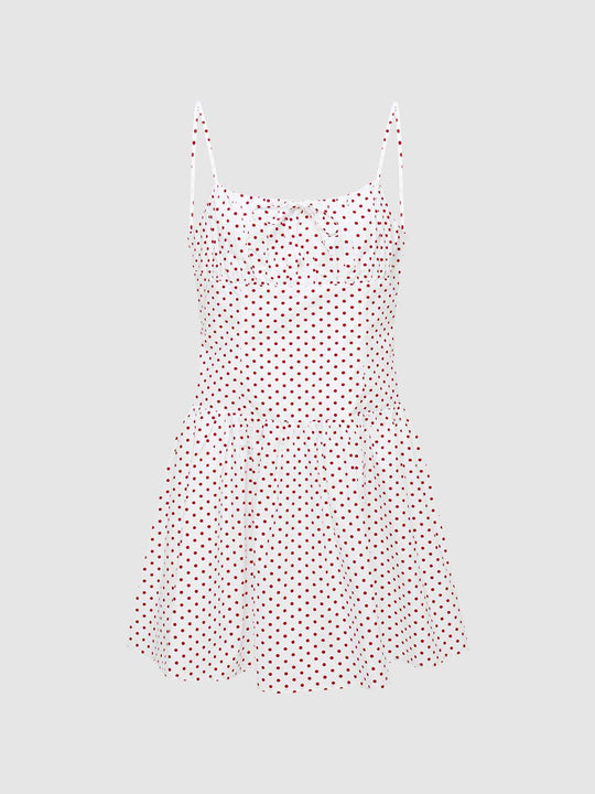 Robe à bretelles fines à pois et ourlet volanté