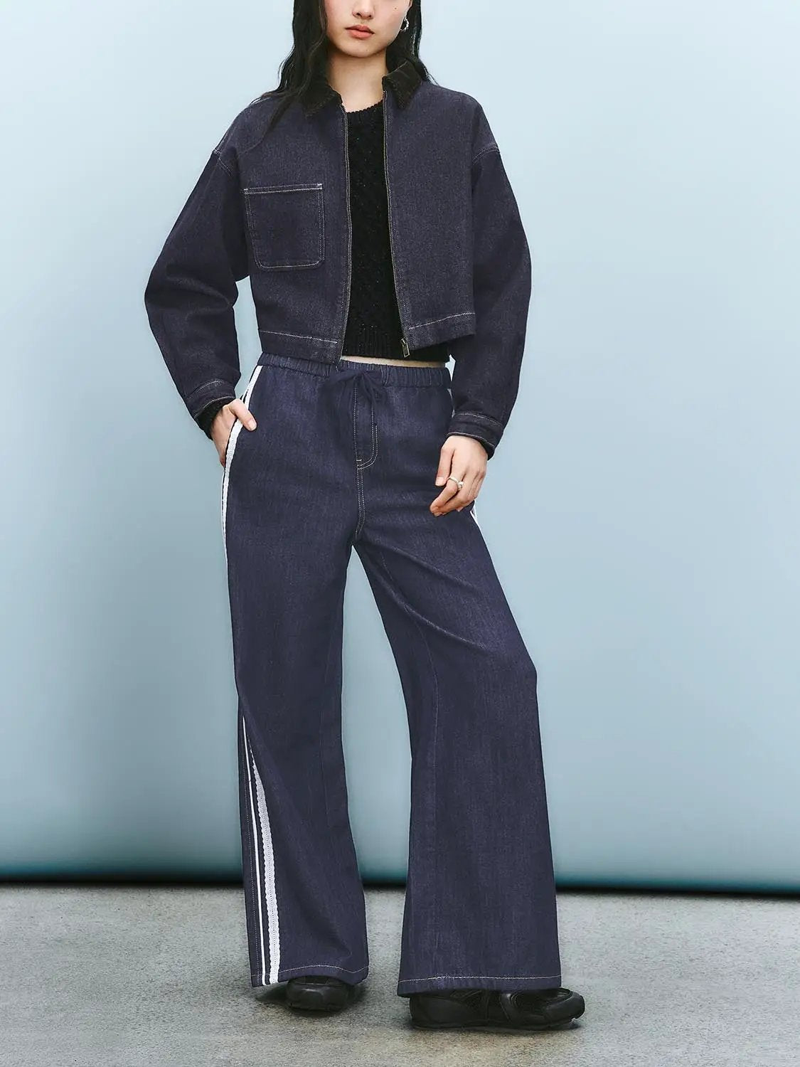 Elastic waist side-stripe wide-leg denim pants in dark indigo with white side stripe by Urban Revivo Fashion.