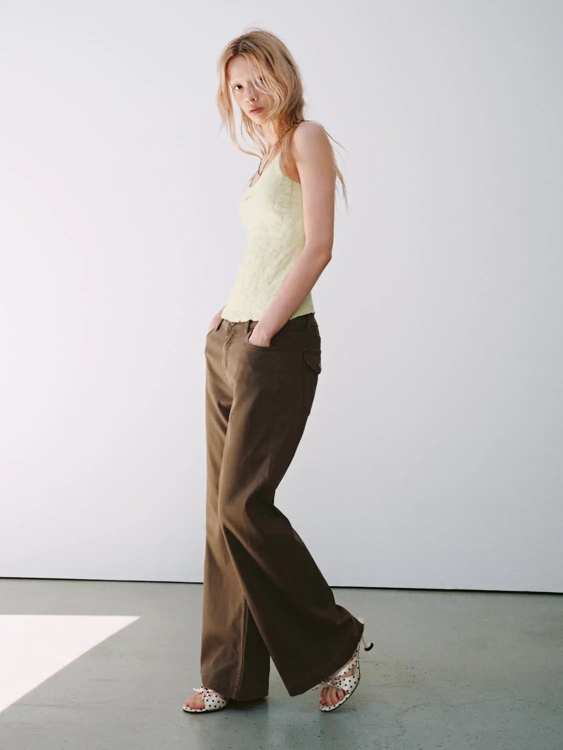 Casual wide-leg cotton-lyocell blend pants in brown, worn by a model; Urban Revivo Fashion