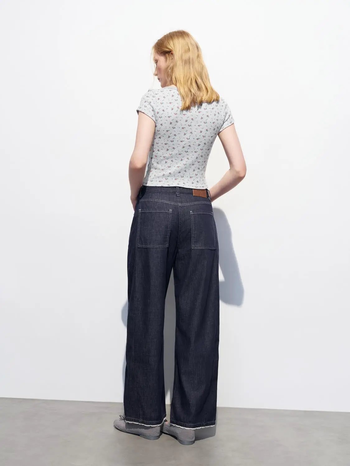 High waisted wide-leg washed cotton jeans by Urban Revivo Fashion, dark denim with back pockets.