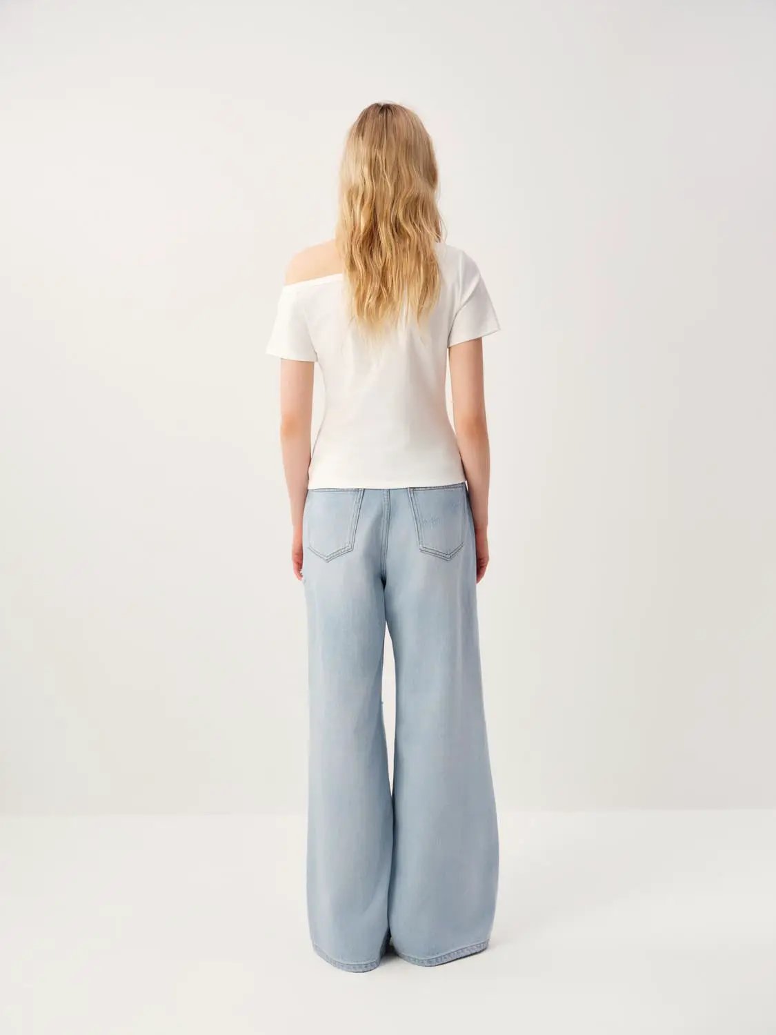 High-waisted distressed wide-leg cotton jeans, light blue, back view, Urban Revivo Fashion.