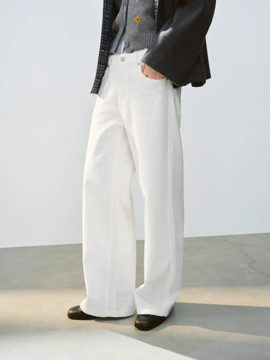 Casual jeans in white wide-leg denim with a relaxed full-length fit