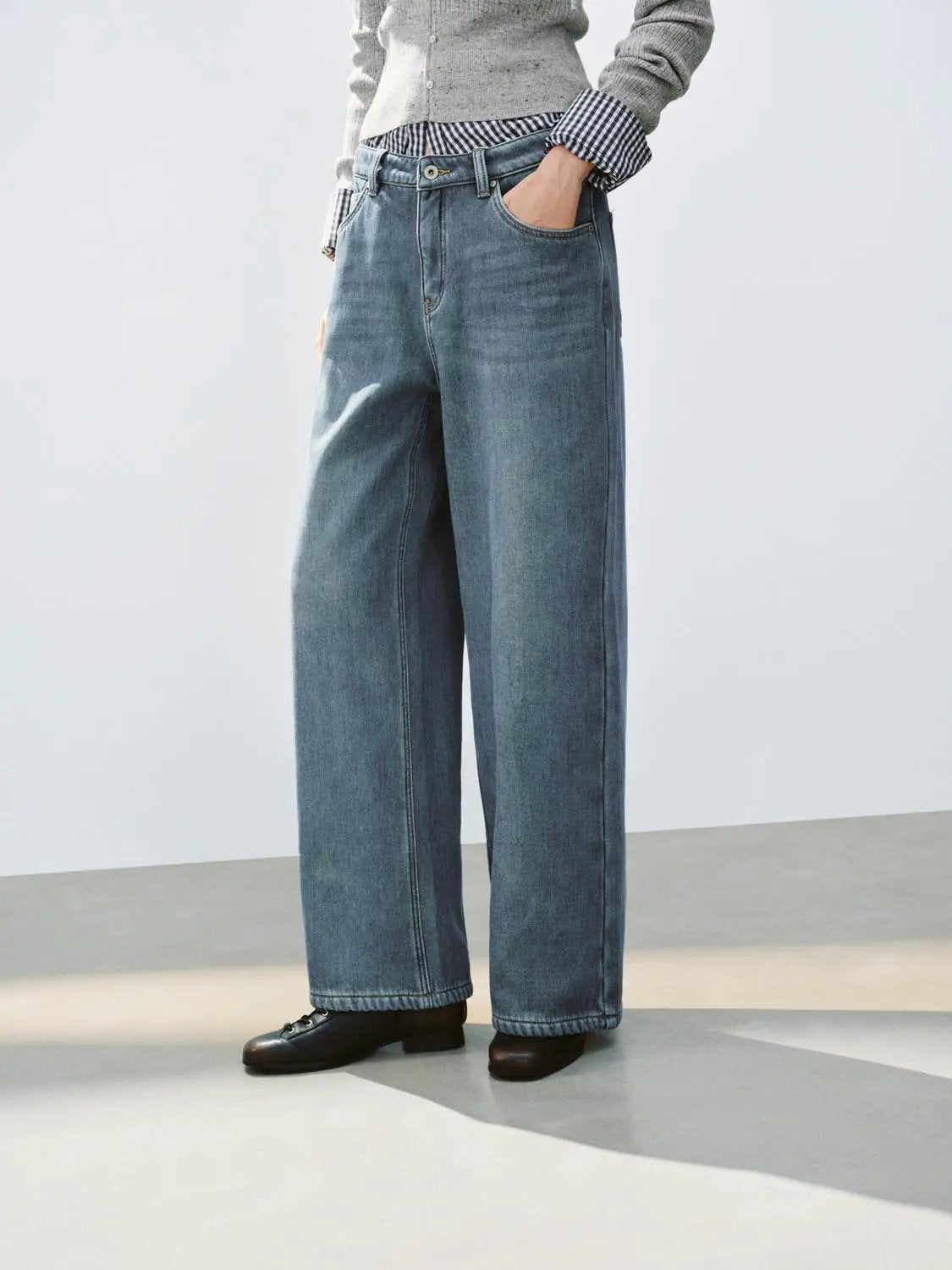 Jeans, blue denim wide-leg pants by Urban Revivo Fashion with front pockets.