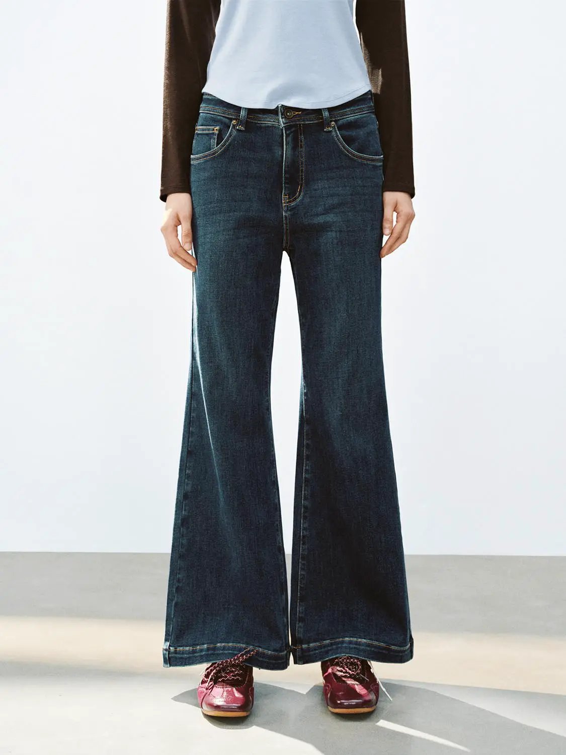 Jeans, dark indigo wide-leg flare denim by Urban Revivo Fashion