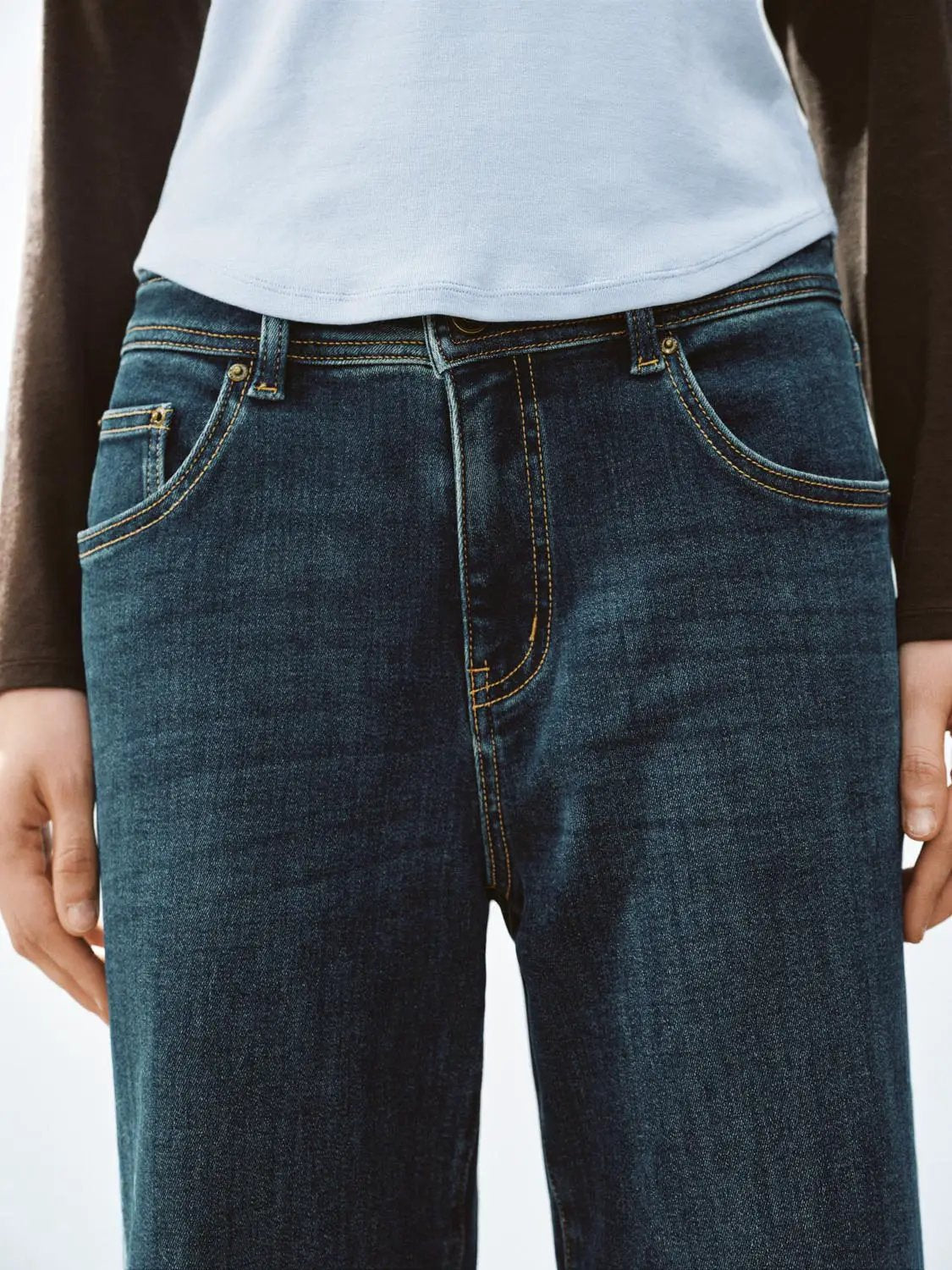 Jeans, dark blue denim with contrast yellow stitching