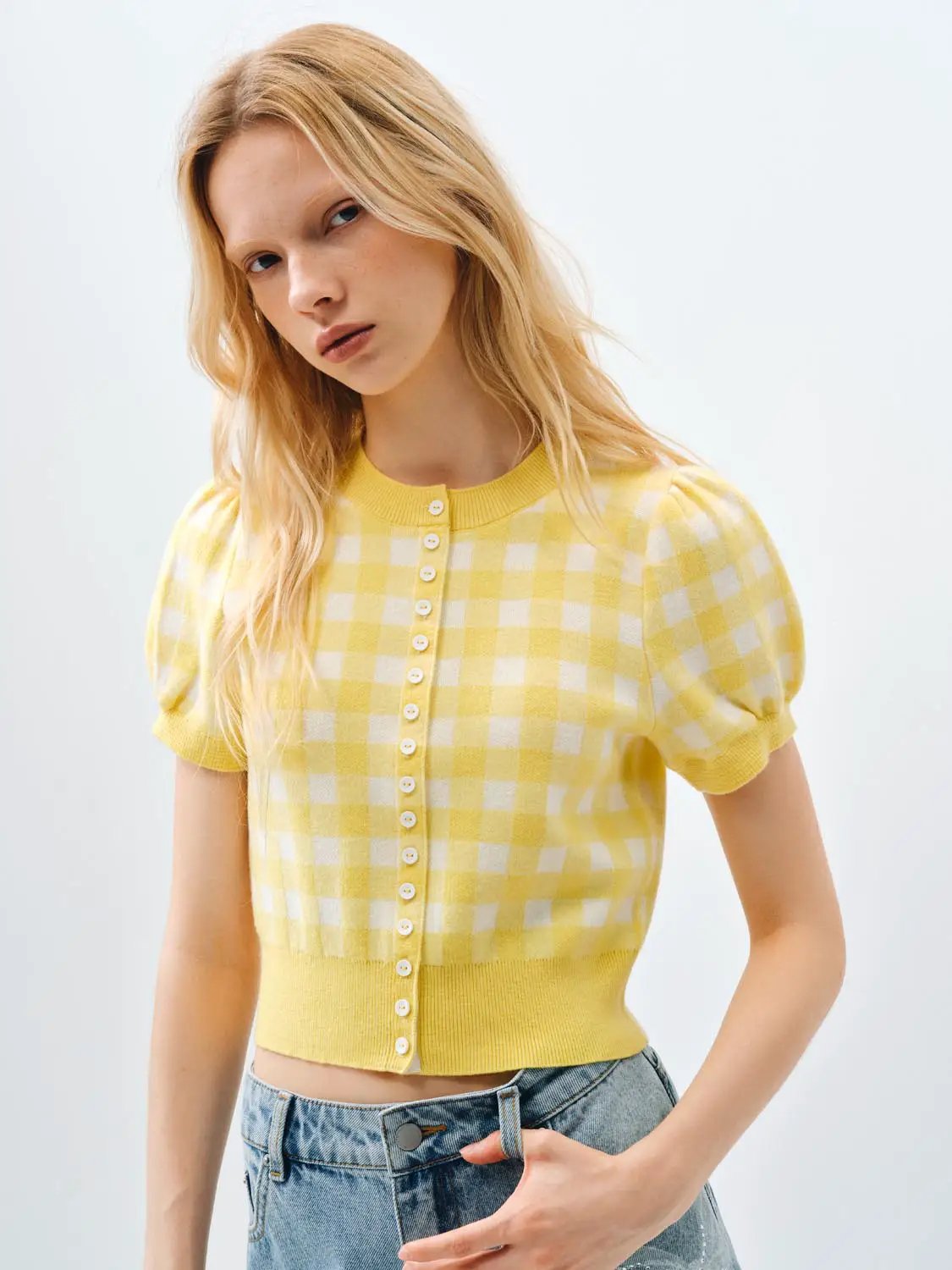 Knitted cardigan in yellow gingham with button front, short puff sleeves, ribbed hem