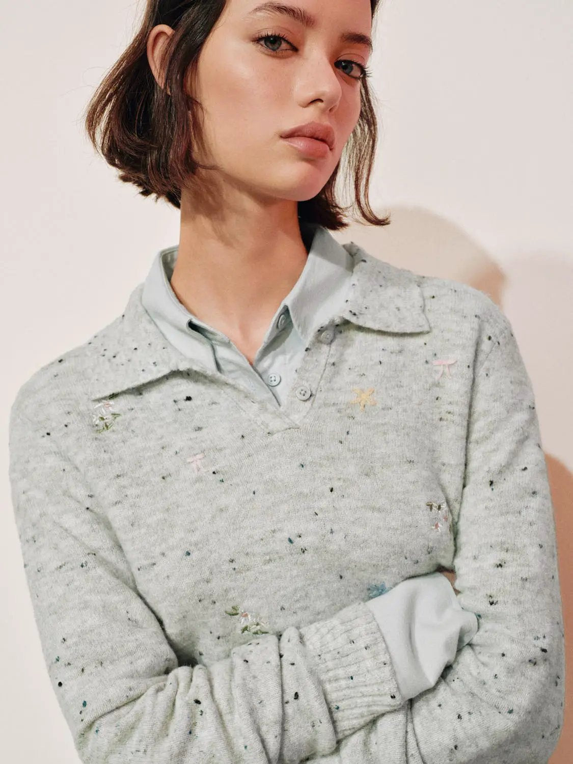 Embroidered floral knit polo-collar long-sleeve sweater in light gray speckled knit